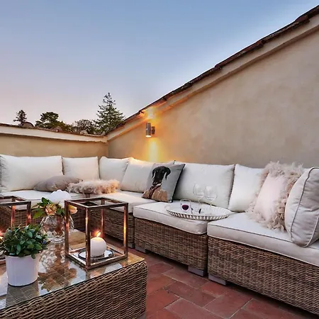 Casa Laura, Unwind Yourself On A Luxury Terrace In Town לוקה