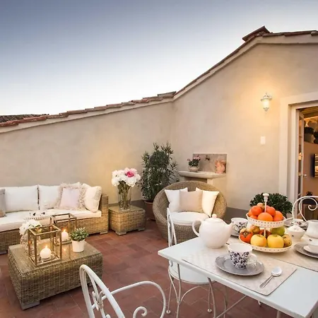 דירה Casa Laura, Unwind Yourself On A Luxury Terrace In Town