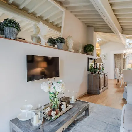 Apartman Casa Laura, Unwind Yourself On A Luxury Terrace In Town Lucca